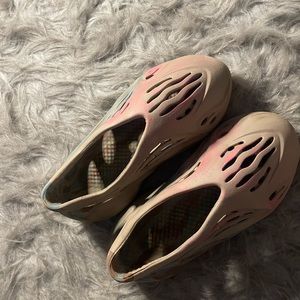 Yeezy foam runners size 5.